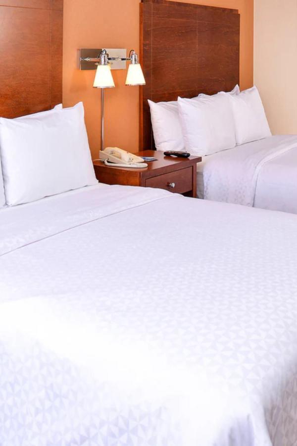 Radisson Detroit Metro Airport Hotel 3*