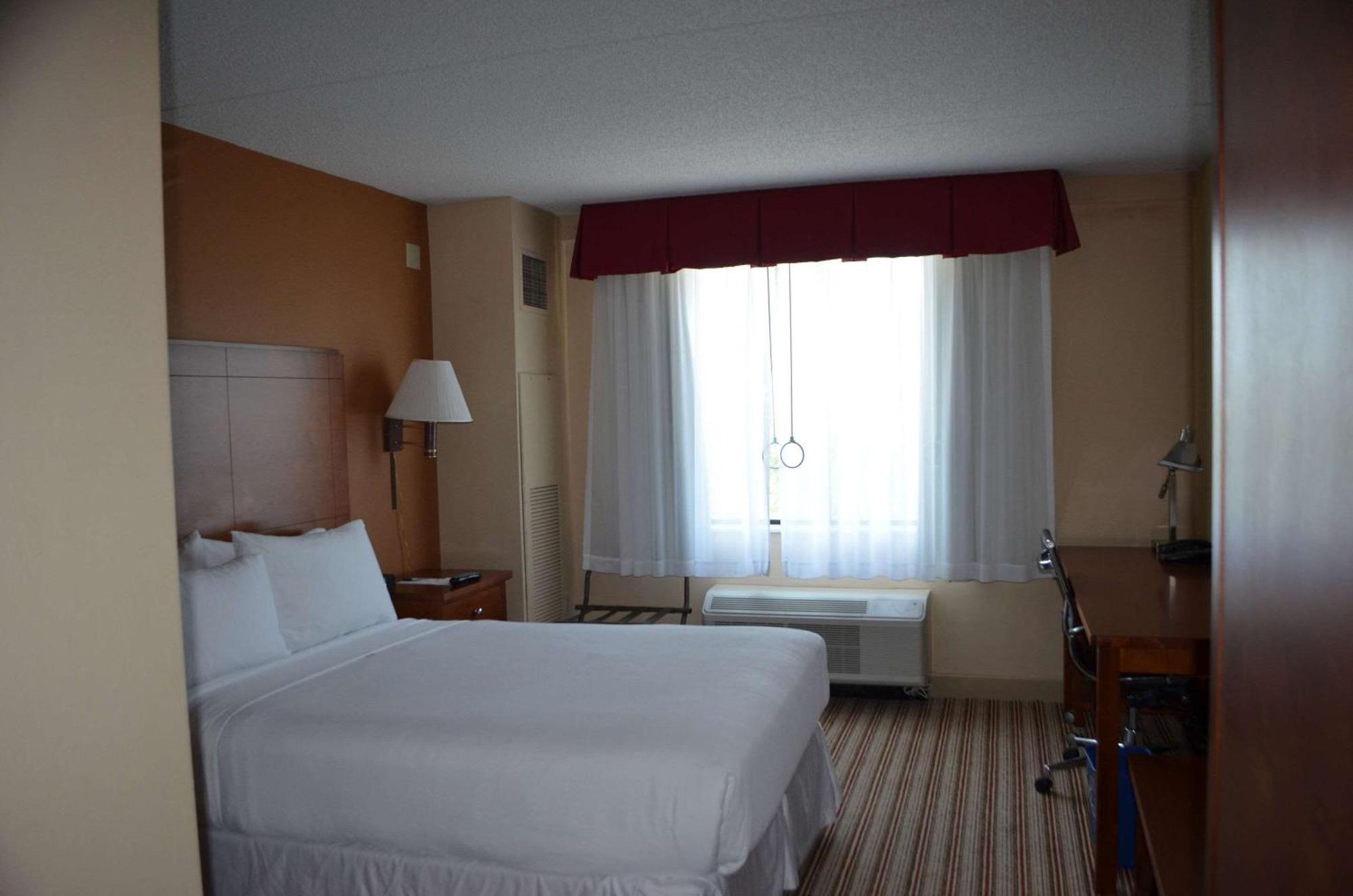 Radisson Detroit Metro Airport