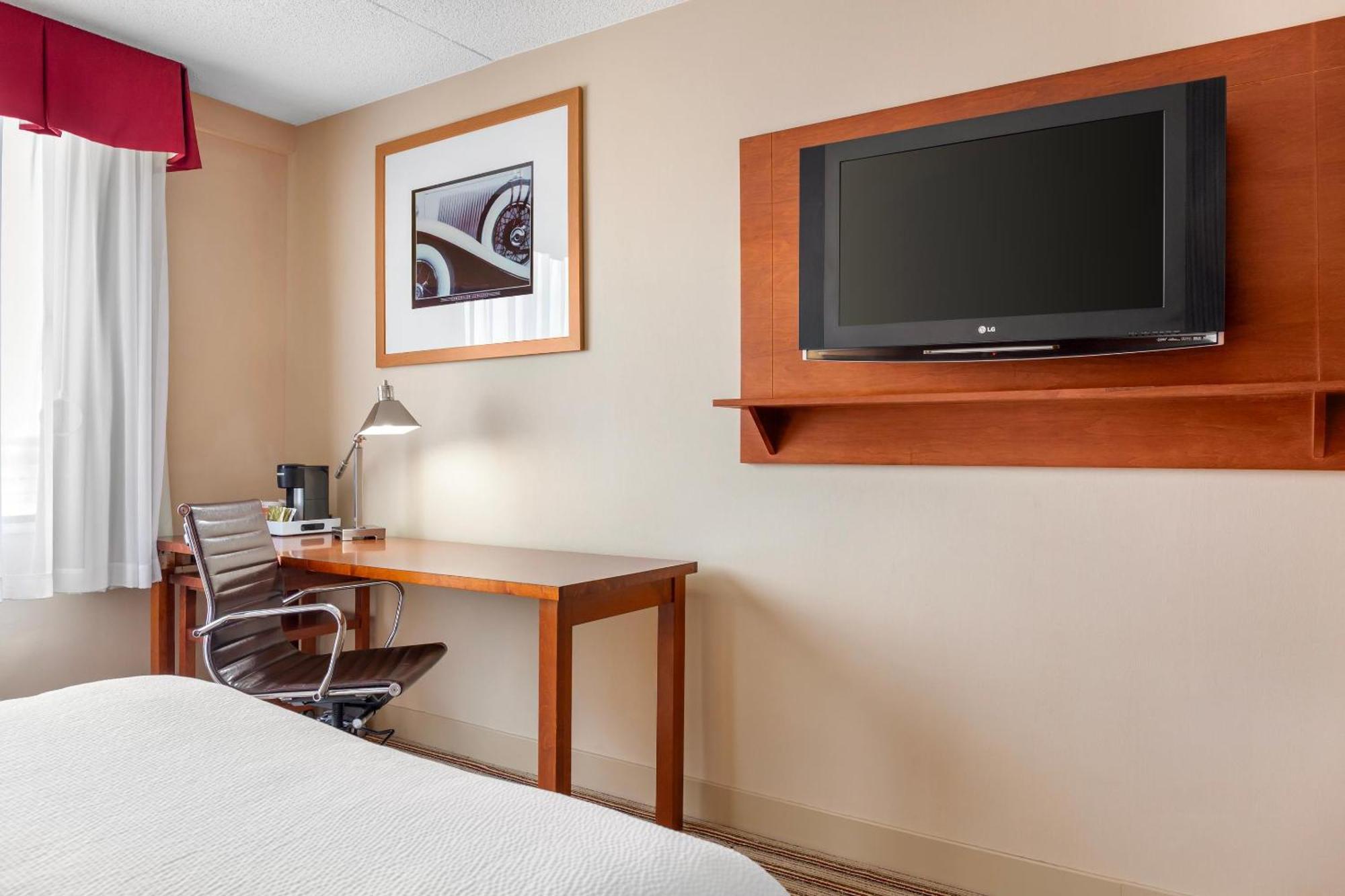 Radisson Detroit Metro Airport