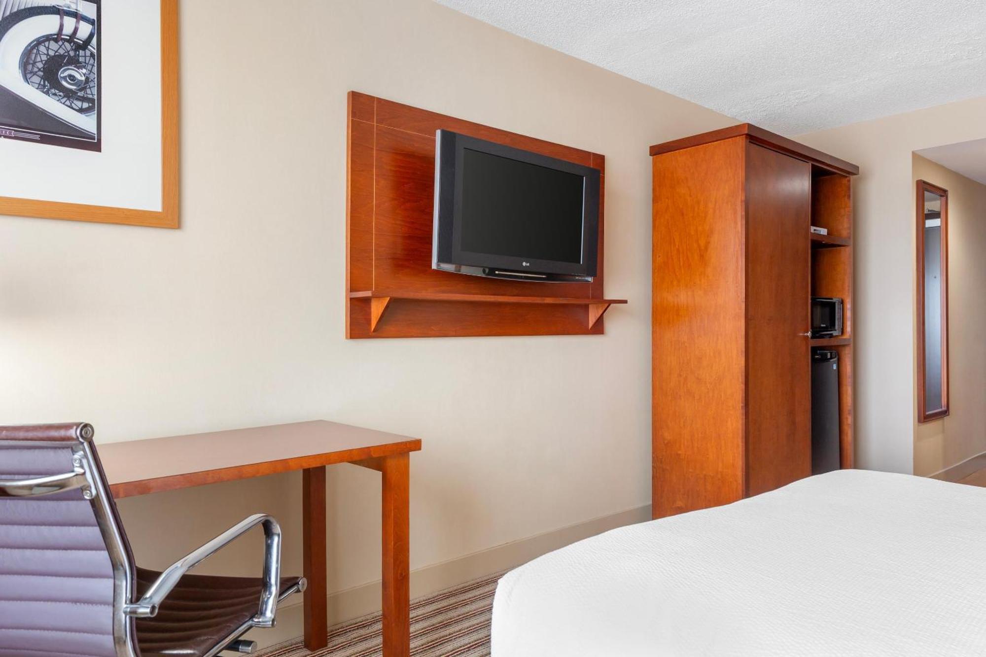 Radisson Detroit Metro Airport Hotel