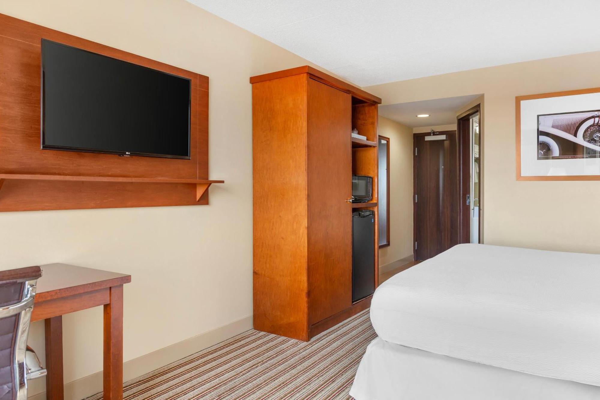 Radisson Detroit Metro Airport 3*