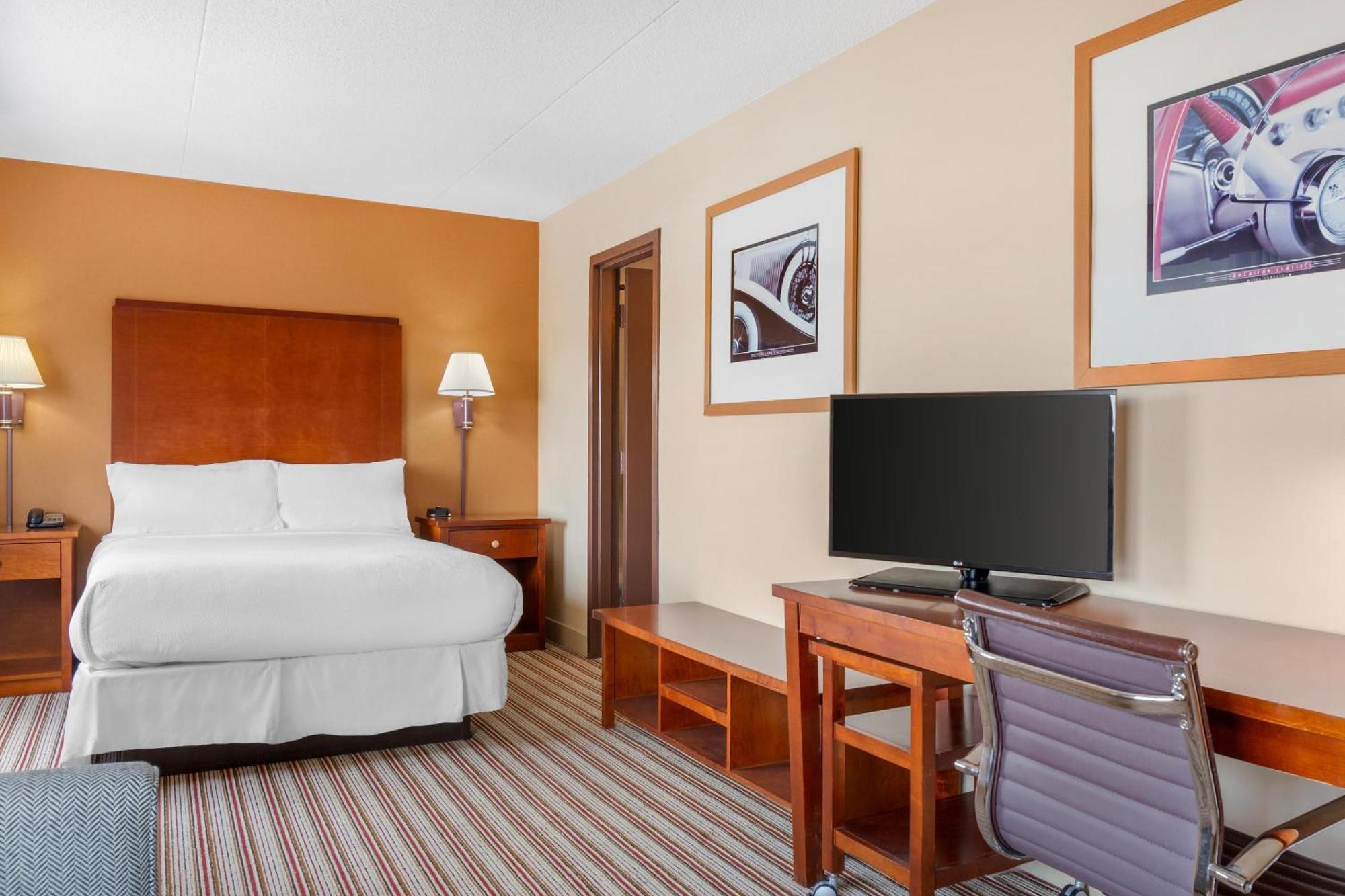 Radisson Detroit Metro Airport 3*