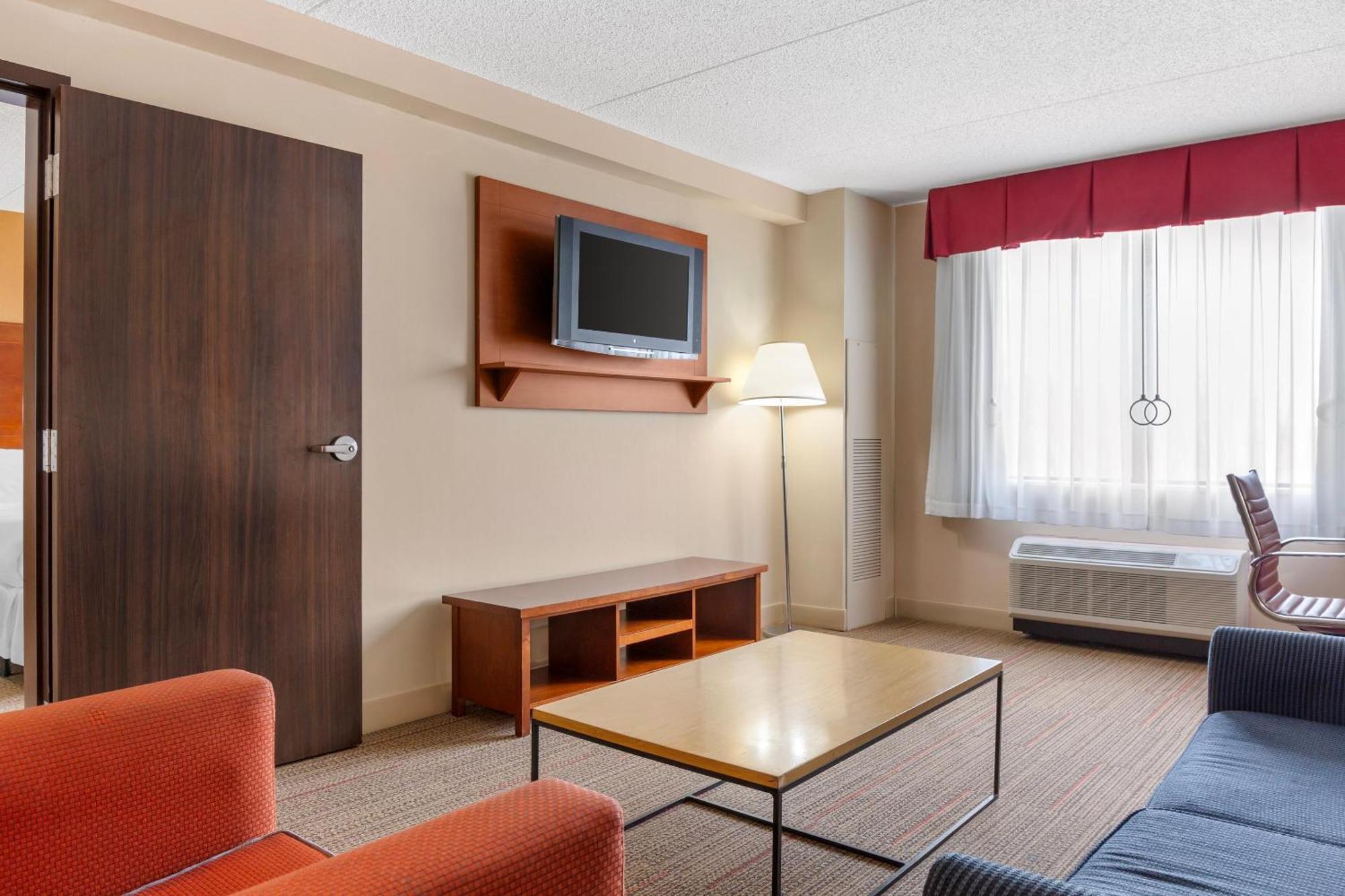 Radisson Detroit Metro Airport