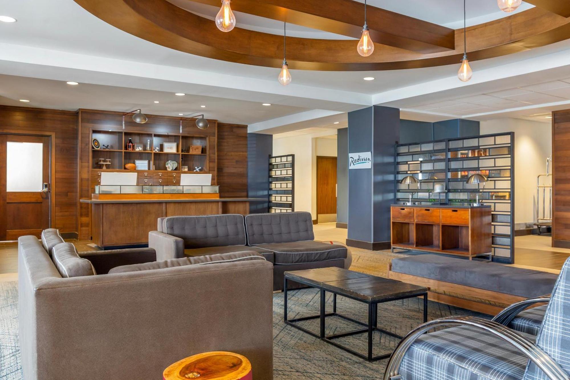 Radisson Detroit Metro Airport 3*