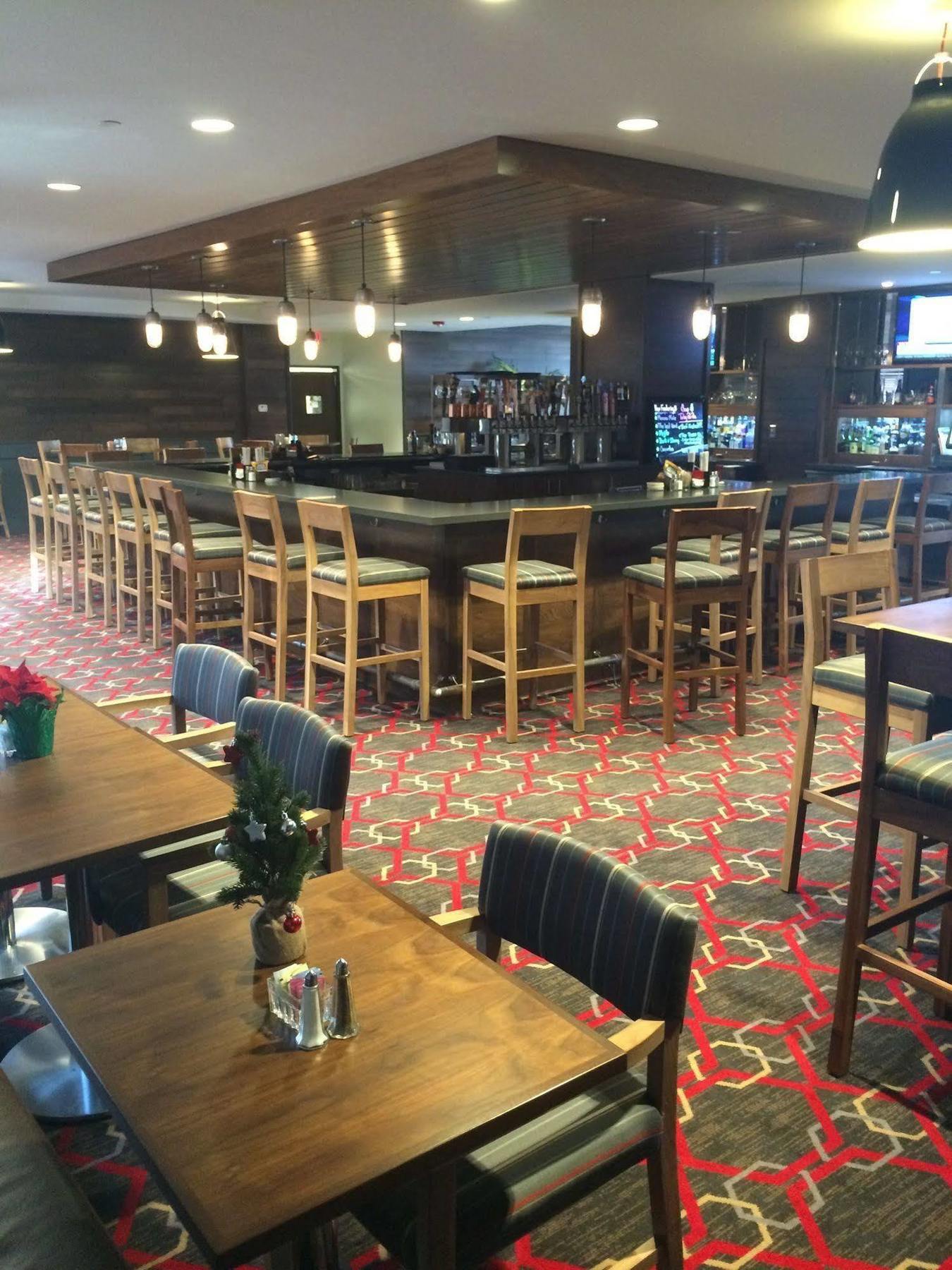 Radisson Detroit Metro Airport Hotel 3*