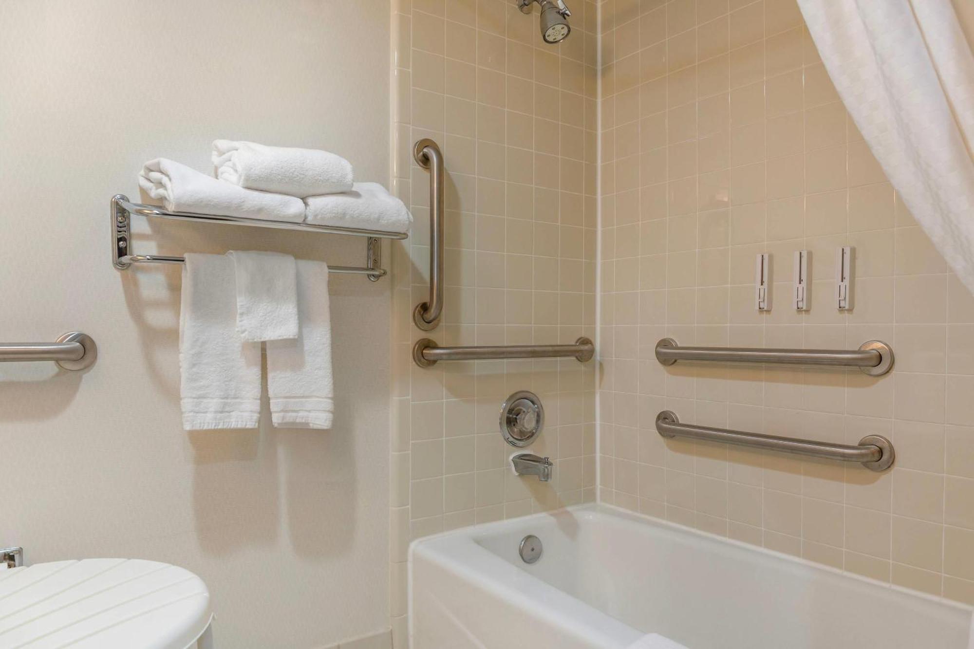 Radisson Detroit Metro Airport Hotel